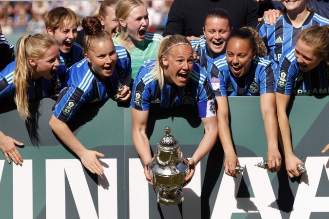 Magische kicksen van reservekeepster brengen Ajax geluk in bekerfinale tegen PSV