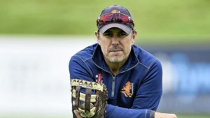 Bondscoach Nederlandse cricketers ligt na serie hartaanvallen al dagenlang in coma: onderweg naar ziekenhuis vijf keer gereanimeerd