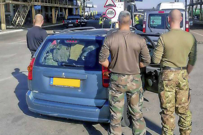 Kwartet Nederlandse militairen heeft spijt na drie kwartier in Oekraïne: ‘De sfeer in de auto terug was te snijden’