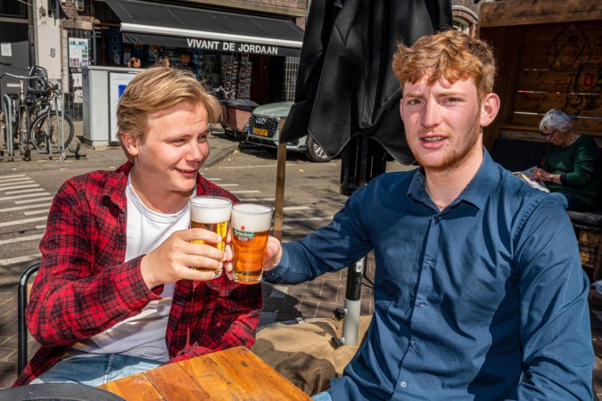 Duurder gerst, olie en flesje jagen bierprijs over de kop: ‘Hoe dan ook kater voor consument’