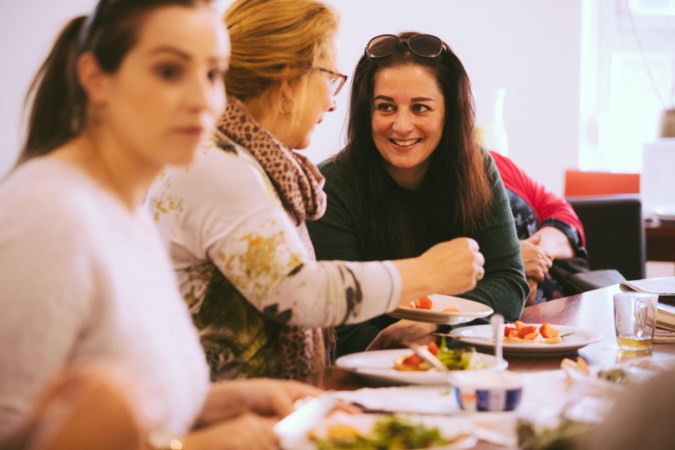 Linn maakt gratis keto-maaltijden voor mensen met smalle beurs in Geleen: gezond én gezellig samen eten