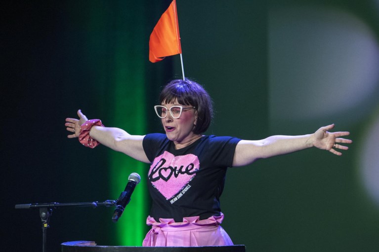 Helga Cornelissen uit Oostrum wint als derde vrouw Groot Limburgs buuttekampioenschap