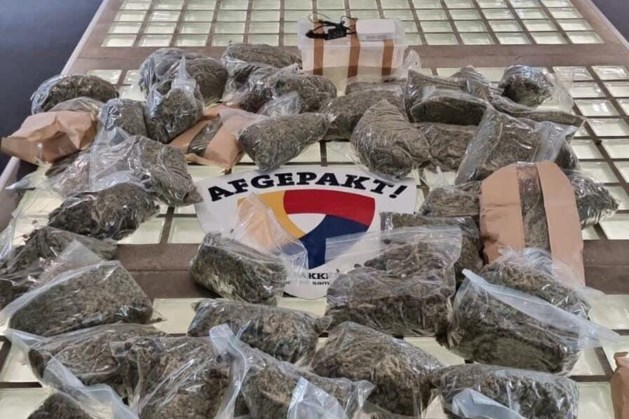 Politie vindt 49 kilo hennep en harddrugs in woning Sittard