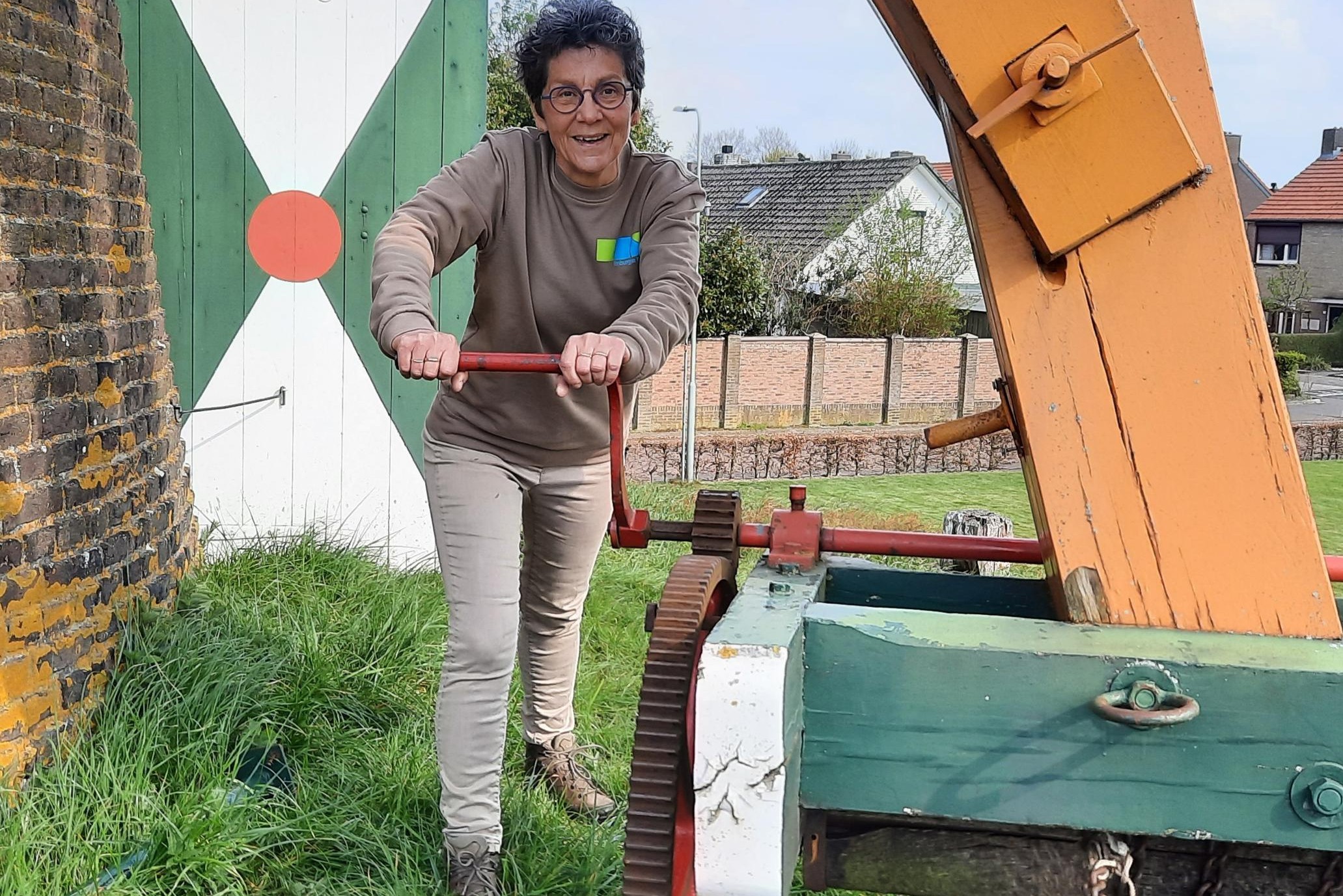 Helma uit Merselo staat als 'molenarinnetje' haar mannetje: 'vrouwen kunnen dit net zo goed' - De Li