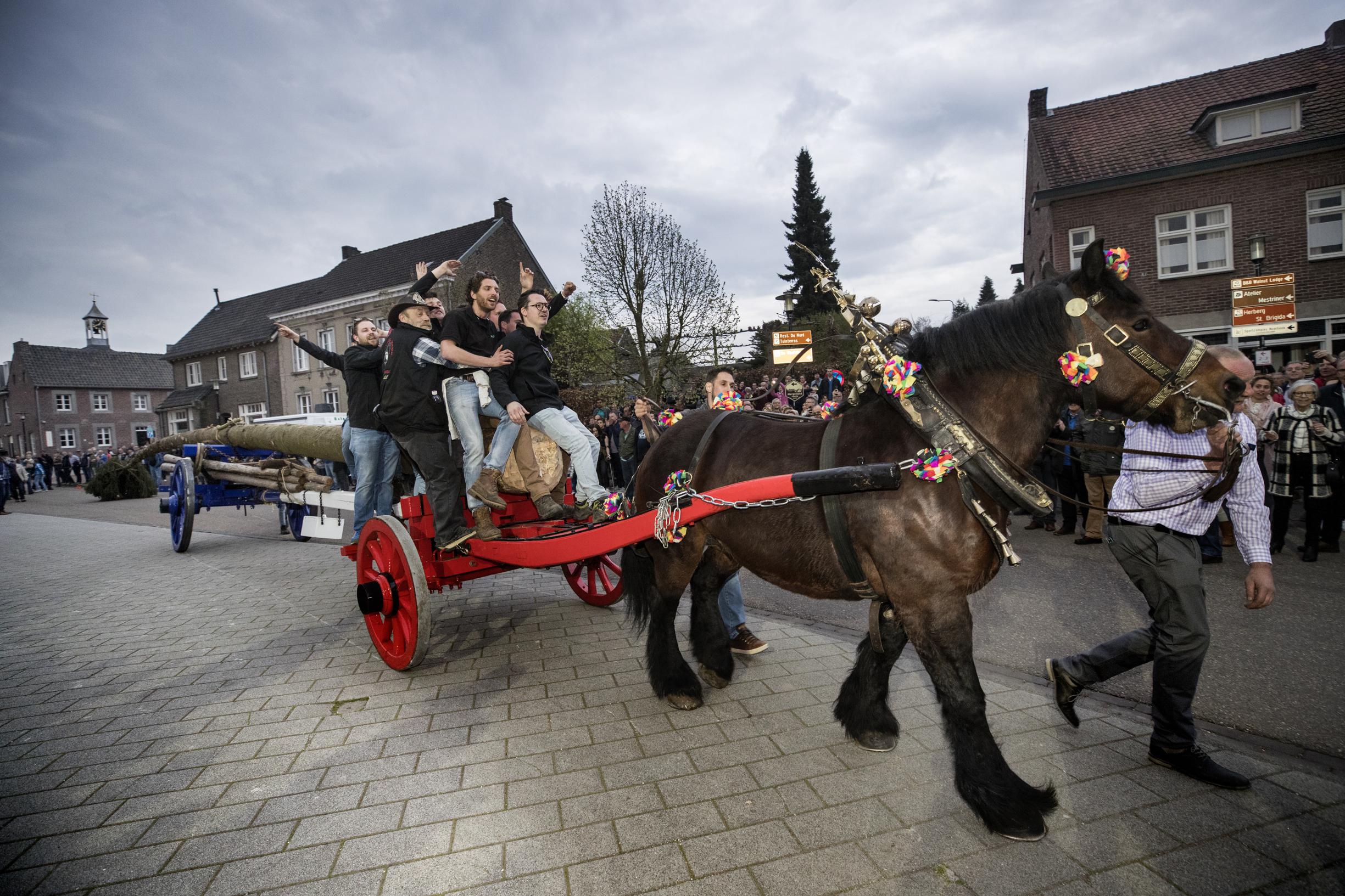 'Kapverbod voor mei-den getuigt van weinig inlevingsvermogen en gebrekkig maatschappelijk bewustzijn