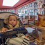 Drukte van belang bij opheffingsuitverkoop van boekenwinkel die na 18 jaar de deuren sluit: ‘Een groot gemis voor Kerkrade’