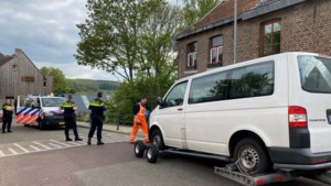 Verdachte van steekpartij in Kerkrade vlucht in busje, na achtervolging gepakt in Vijlen