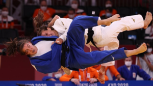 Titelhoudster Van Dijke naar eindstrijd EK judo