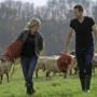 Presentatrice Yvon Jaspers schiet boerin Janine te hulp na wanhoopstranen  