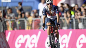 Giro-start Boedapest ‘pain in the ass’ voor Mollema: ‘Blij als we in Italië zijn’