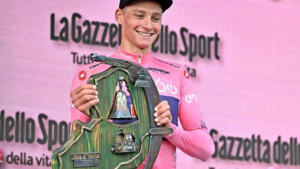 Mathieu van der Poel behoudt roze trui in Giro, Dumoulin mist ‘wonderbenen’