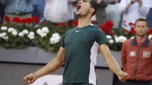 Tennissensatie Carlos Alcaraz sloopt Alexander Zverev in finale Madrid