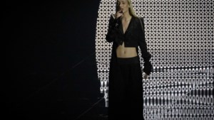 Zangeres S10 geeft zich op Eurovisie Songfestival bewust bloot