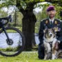 Ronald (44) uit Roermond gaat de Tour de France fietsen zoals de profs dat doen, om zo collega-militairen met PTSS te helpen aan een hulphond