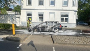 Rijdende auto vat vlam in Kerkrade