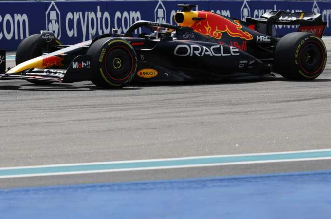 Red Bull zoekt grenzen op met auto Max Verstappen