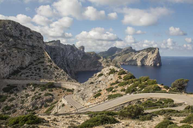 ‘Nederlandse toerist dood na sprong van klif op Mallorca’