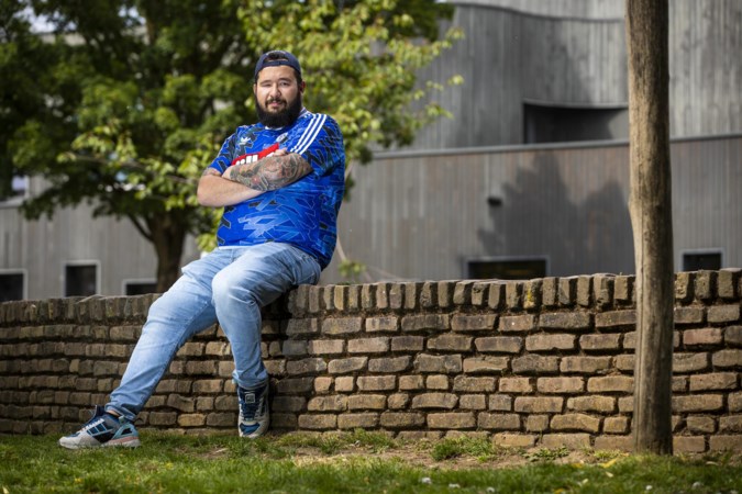 Venlonaar Soufiane reist promovendus Schalke 04 al jaren overal achterna: zelfs toen hij maanden in het ziekenhuis lag, liet de club hem niet los