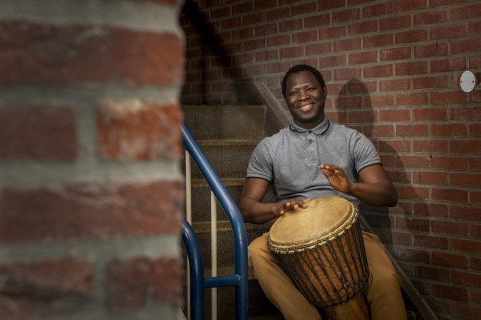 Op het nippertje overleefde hij de dodencel: hoe muzikant Kerfonse Kanté uit Venlo gelooft in de kracht van optimisme