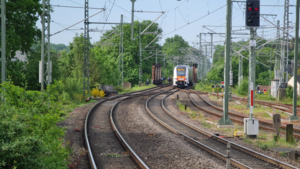 Man steekt reizigers neer in trein in Herzogenrath bij Kerkrade, politieagent overmeestert verdachte