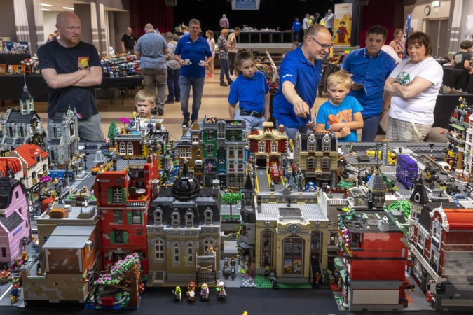 De Sint Lambertuskerk in Lego op Bricktopia in Nederweert