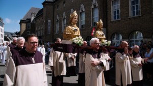 Zwarte Christus van Wyck en de hemel van bladgoud schitteren na vier jaar weer in straten Maastricht 