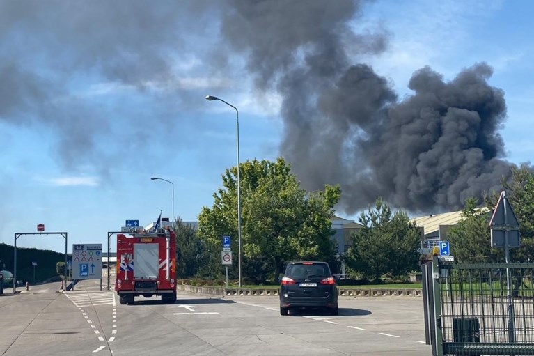 Video: Grote brand bij substraatbedrijf in Grubbenvorst