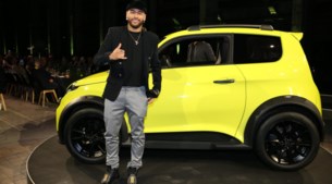 Akense autobouwer strikt voetbalicoon Neymar als boegbeeld voor elektrische stadswagens