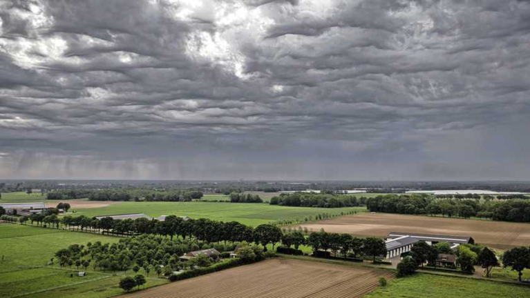 Video: Code geel in Limburg vanwege onweersbuien