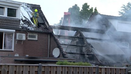 Video: Woningen in Geleen ontruimd vanwege uitslaande brand