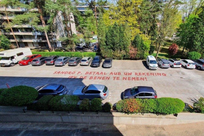 Wanbetaler laat spijtbetuiging op parkeerplaats weghalen en wordt op Facebook met gefotoshopte aanmaning te kijk gezet