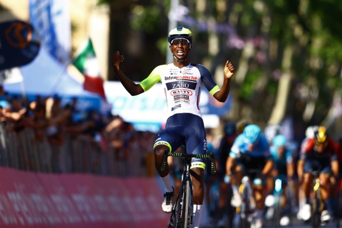 Van der Poel moet zijn meerdere erkennen in Girmay tijdens tiende Giro-etappe