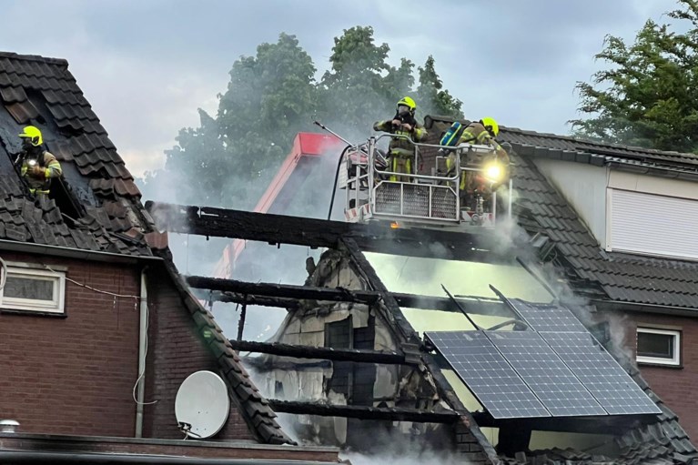 Video: Woningen in Geleen ontruimd vanwege uitslaande brand