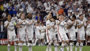 Duitsers dwarsbomen ‘heiligverklaring’ Giovanni van Bronckhorst: Eintracht klopt Rangers in finale Europa League