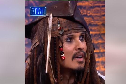 Verbijstering over Venlose lookalike van Johnny Depp bij Beau: ‘Ik zit naar een huilende Jack Sparrow lookalike te kijken, wat een televisie’ 