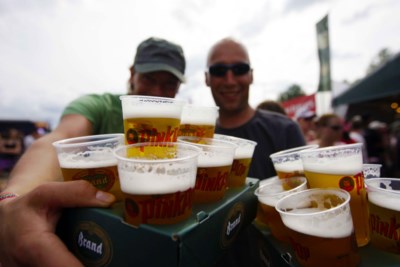 Dit kost een biertje deze zomer op de grotere Limburgse festivals: ’Vergeet niet dat wij het bier in 0,25 literbekers schenken’   