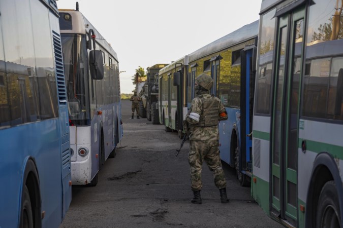 Wil Poetin de Azov-strijders berechten als nazi’s of behandelen als krijgsgevangenen?