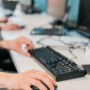 Vraag naar ICT’ers door het dak: Limburgse werkgevers verlagen functie-eisen