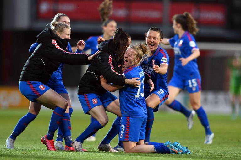 Vrouwen FC Twente prolongeren landstitel: Limburgse Kim Everaerts maakt de winnende treffer tegen Ajax
