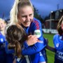 Vrouwen FC Twente prolongeren landstitel: Limburgse Kim Everaerts maakt de winnende treffer tegen Ajax