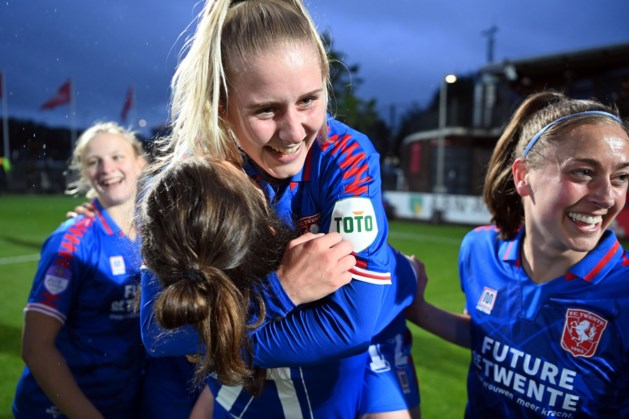 Vrouwen FC Twente prolongeren landstitel: Limburgse Kim Everaerts maakt de winnende treffer tegen Ajax