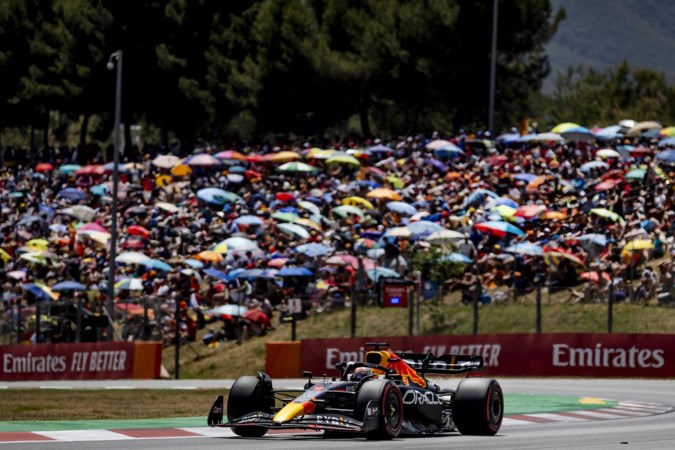 Spanning gegarandeerd: Verstappen start naast Leclerc in eerste startrij 