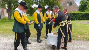 Sint Willibrordusgilde Geijsteren proost met eigen witbier op 550-jarig bestaan 