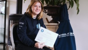 Dek schrobben én schoolexamens op de Atlantische Oceaan: Emma woonde in haar examenjaar op een zeilschip