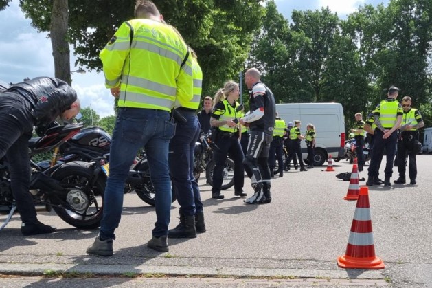 Politie Heuvelland slingert motorrijders  op de bon vanwege geluidsoverschrijdingen 