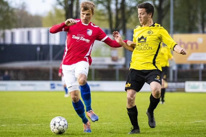 Niek Versteegen van SV Venray gaat voor laatste en zesde hattrick in eerste klasse