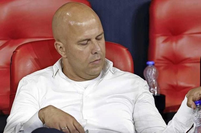 Feyenoord er toch ingestonken: ‘Mourinho leert Slot lesje en geeft Van Gaal steuntje in rug’