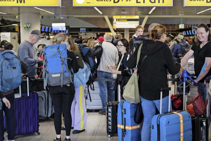 Reiswereld maakt gehakt van ‘actieplan’ Schiphol: ‘Nog niet eens op het niveau van voor corona’