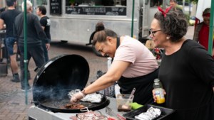 Limburgs Kampioenschap barbecueën in Geleen: stoere mannen, rokende grills én vooral zeer verfijnde gerechten