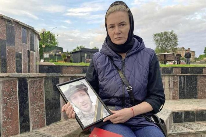 Moeder van gesneuvelde Azovstal-verdediger in tranen: ‘Er was geen uitweg meer’